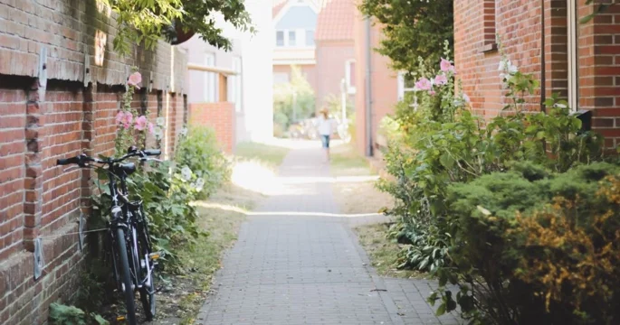 Is a right of way that grants access at all times, for all purposes as unlimited as it appears?